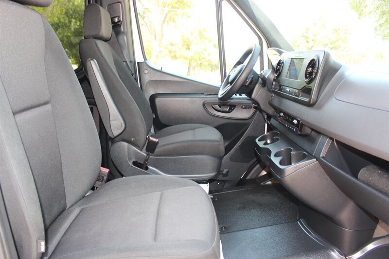 Used 2024 Mercedes-Benz Sprinter 2500 image 24