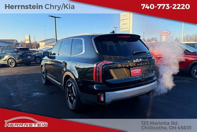 Used 2024 Kia Telluride EX w/ EX Captain's Chair Package image 5
