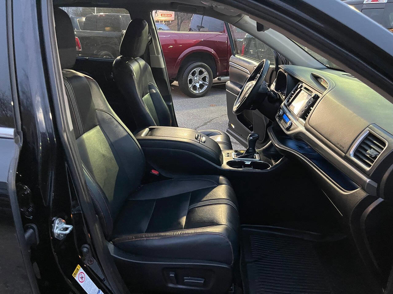 Used 2019 Toyota Highlander SE AWD/4WD image 36