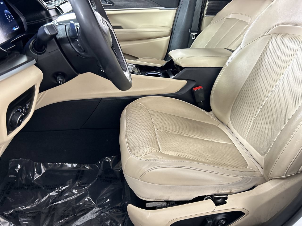 Used 2023 Jeep Grand Cherokee L Limited w/ Luxury Tech Group II AWD/4WD image 22