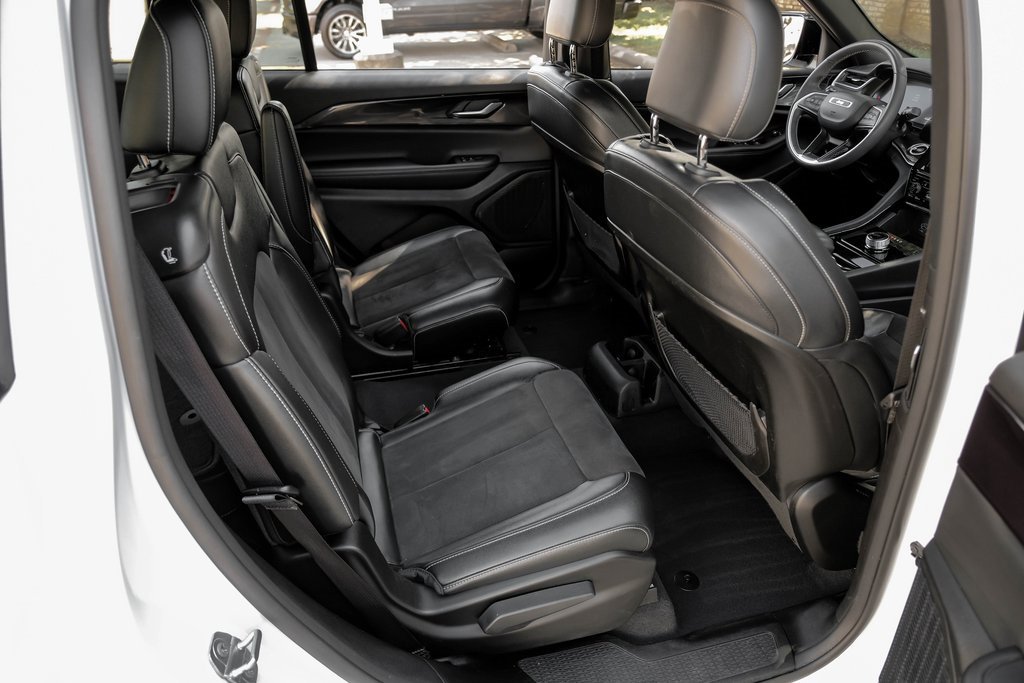 Used 2023 Jeep Grand Cherokee L Laredo image 46