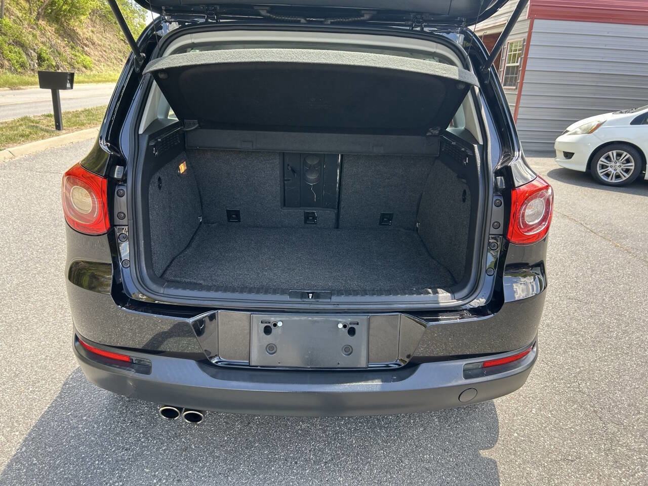 Used 2011 Volkswagen Tiguan S FWD image 23