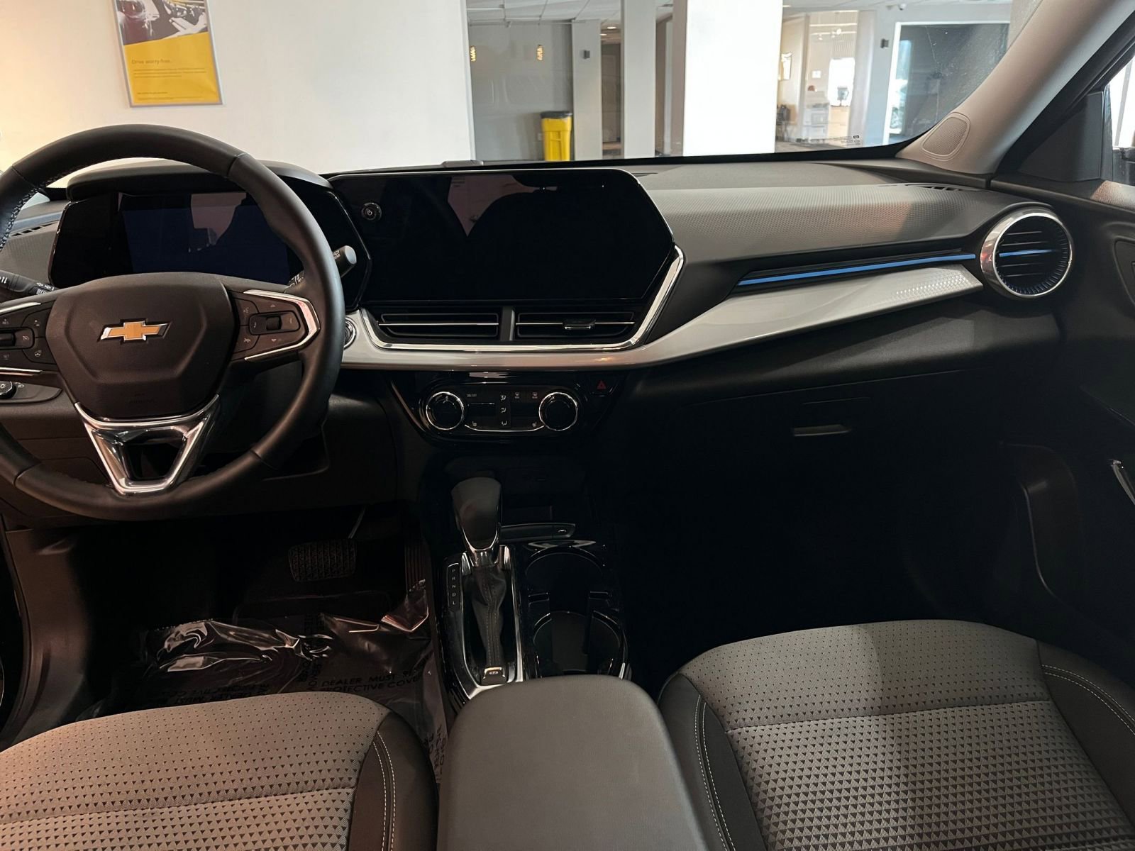 Used 2025 Chevrolet Trax LT w/ LT Convenience Package image 34