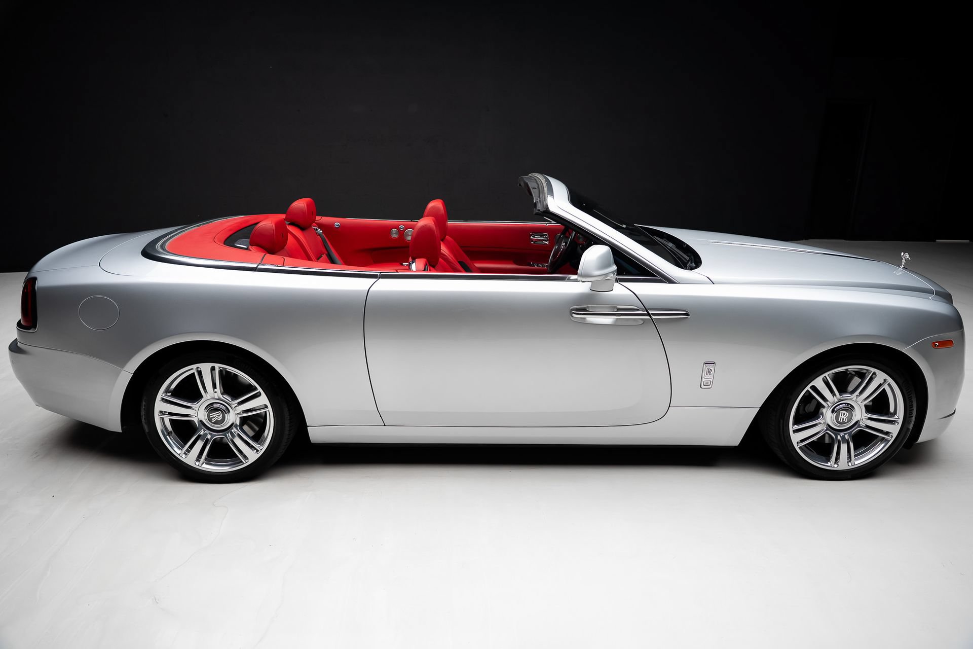 Used 2017 Rolls-Royce Dawn RWD image 37