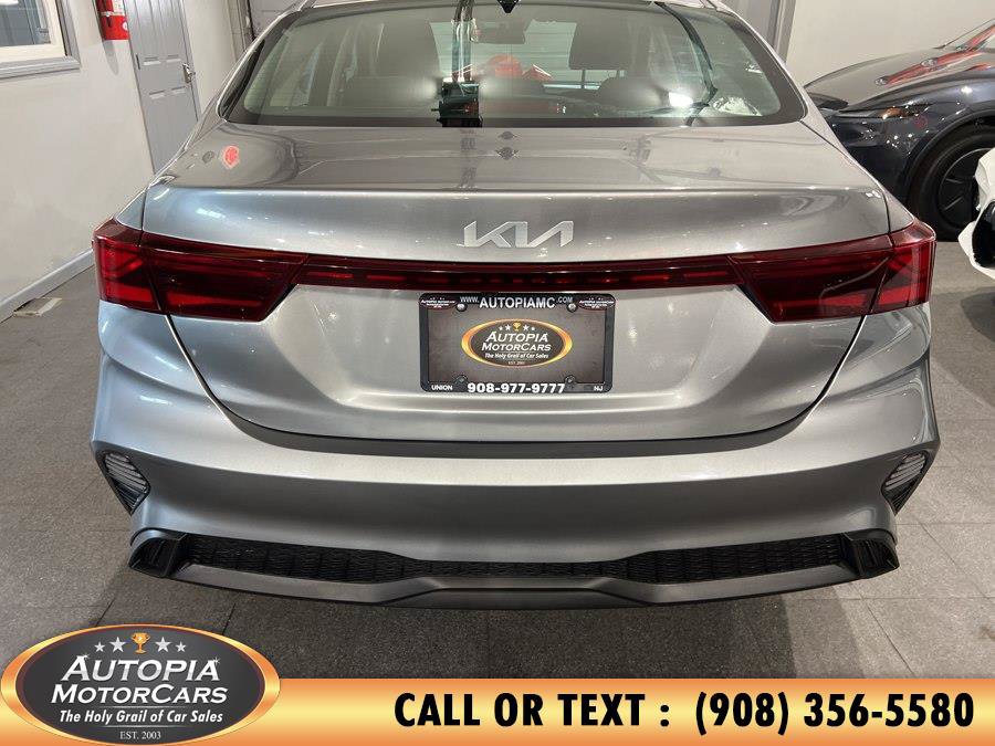 Used 2024 Kia Forte LXS FWD image 5