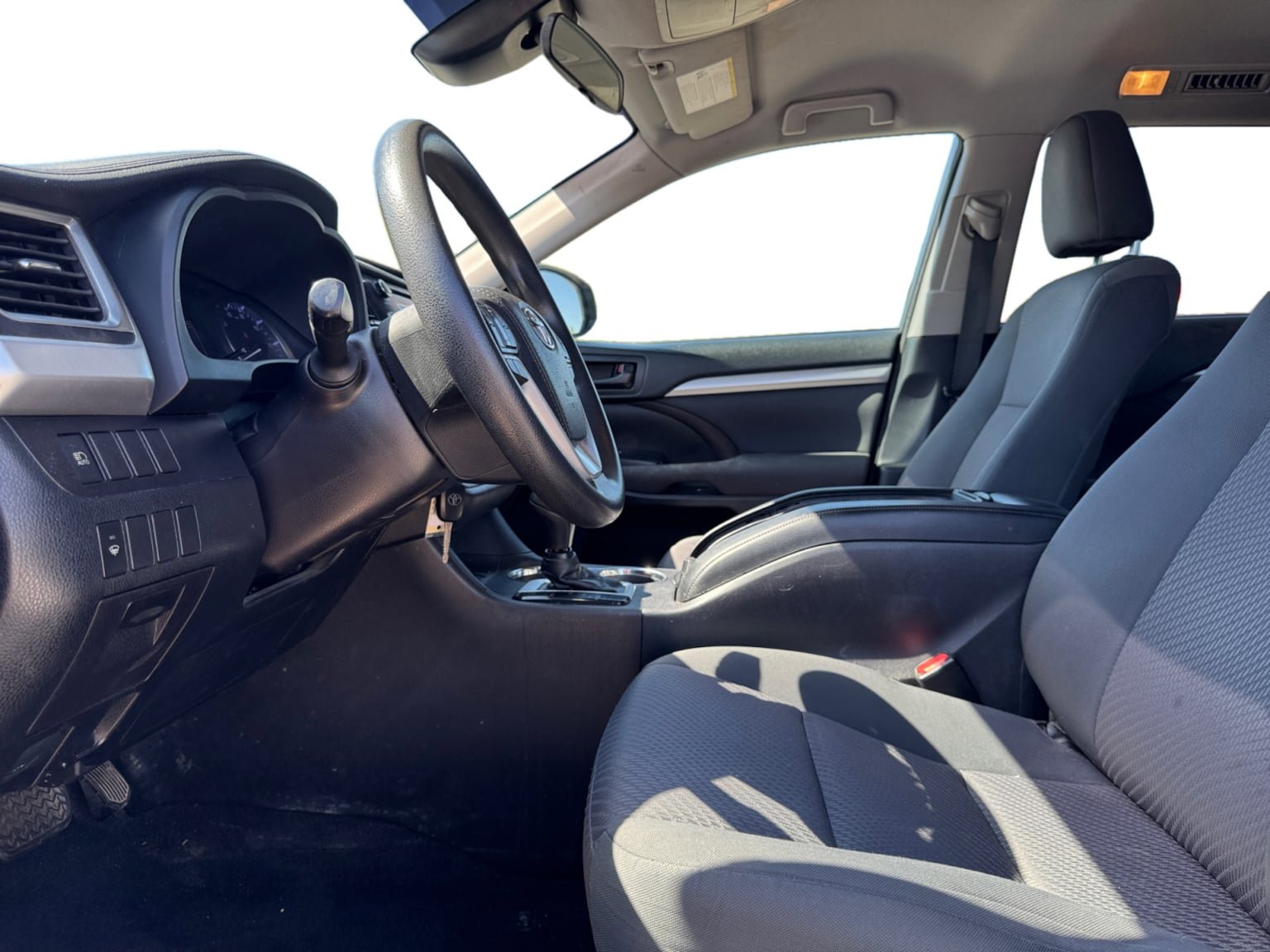 Used 2018 Toyota Highlander LE FWD image 10