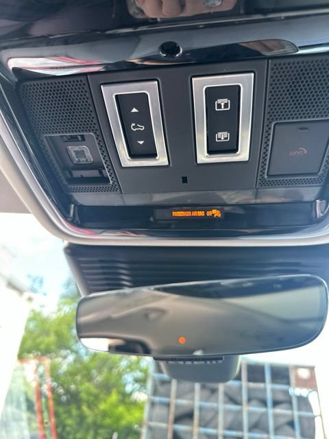 Used 2025 Land Rover Range Rover Velar Dynamic SE AWD/4WD image 34