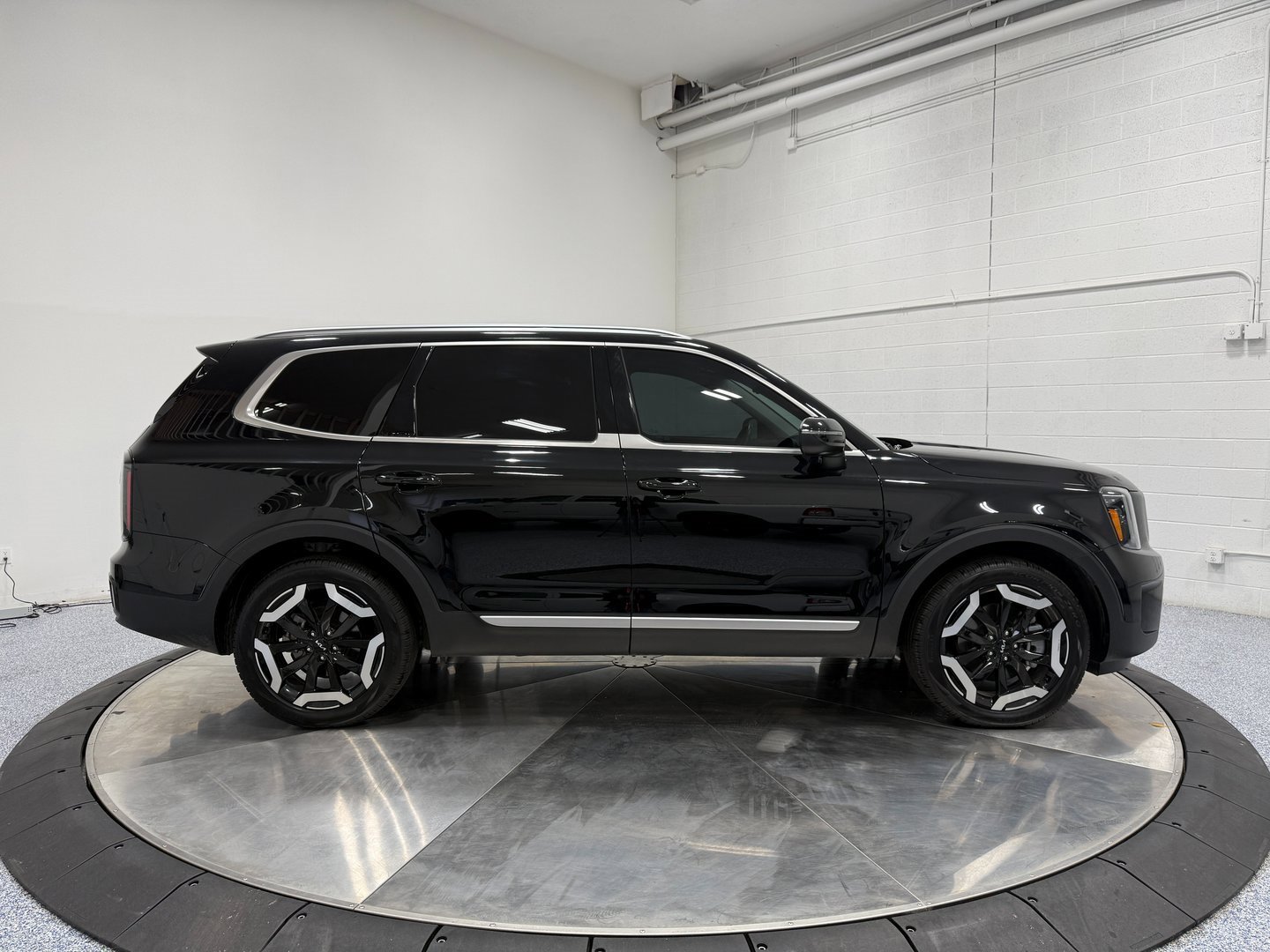 Used 2025 Kia Telluride EX image 8
