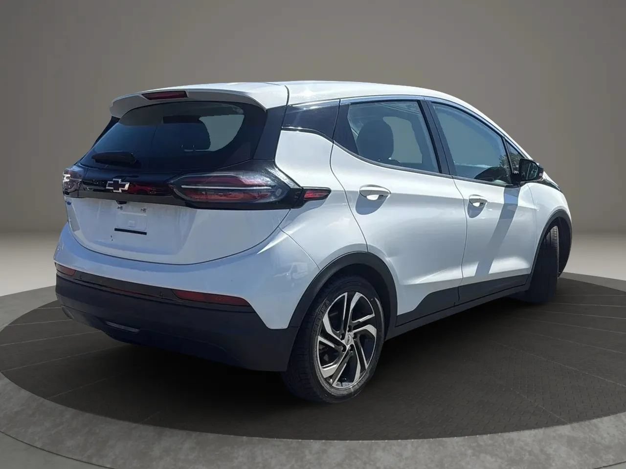 Used 2023 Chevrolet Bolt LT FWD image 6