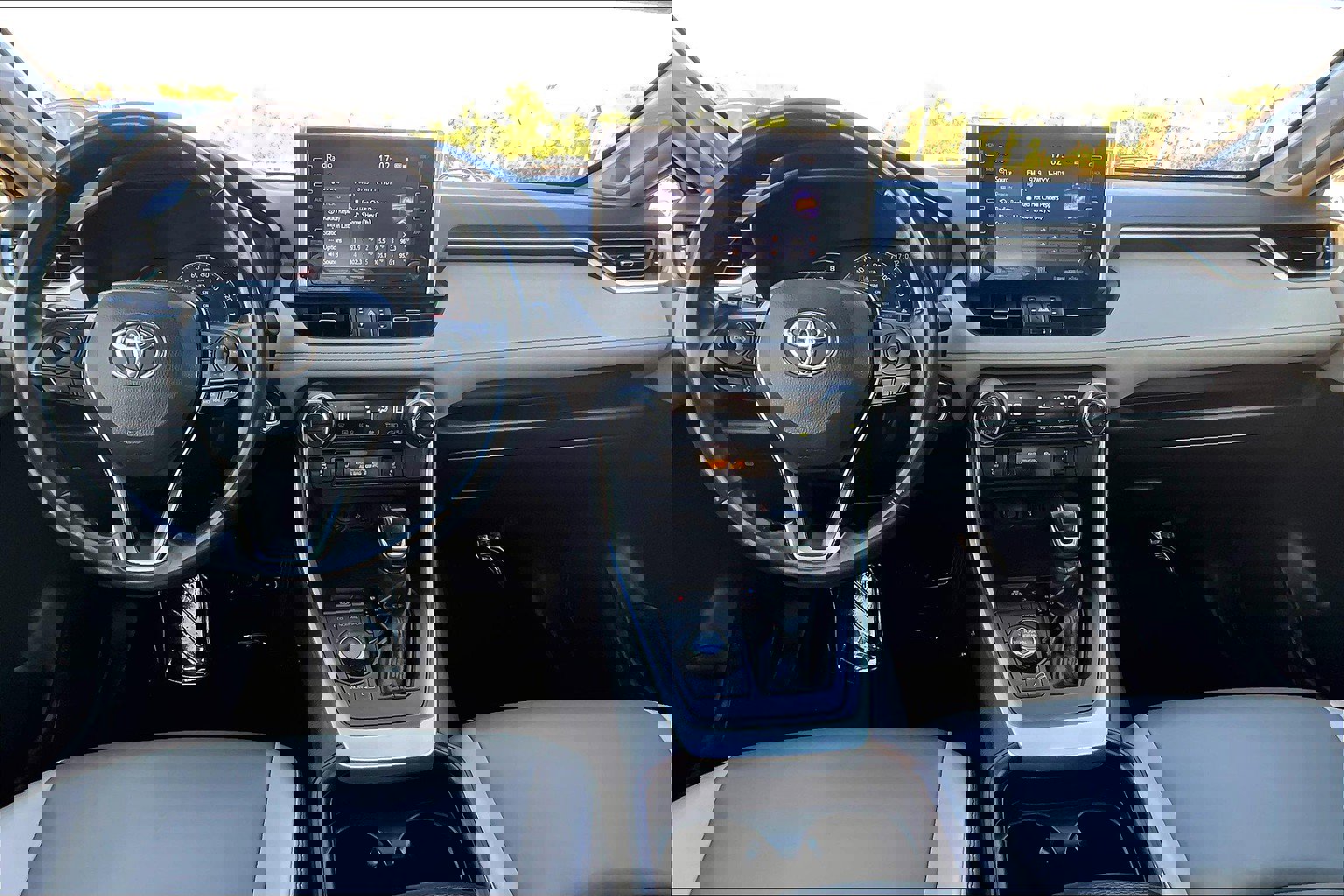 Used 2021 Toyota RAV4 Limited image 14