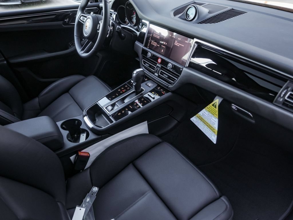 Certified 2026 Porsche Macan AWD/4WD image 37