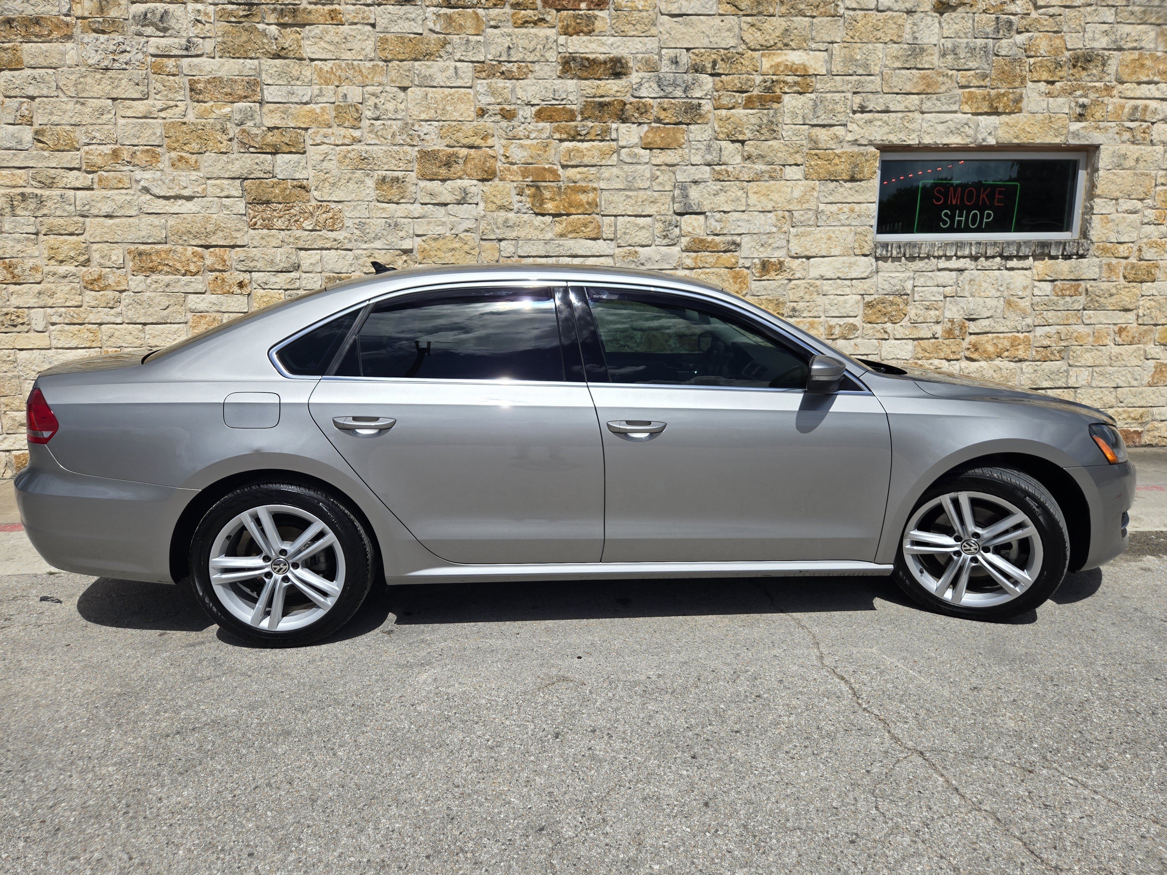 Used 2014 Volkswagen Passat TDI SE FWD image 18