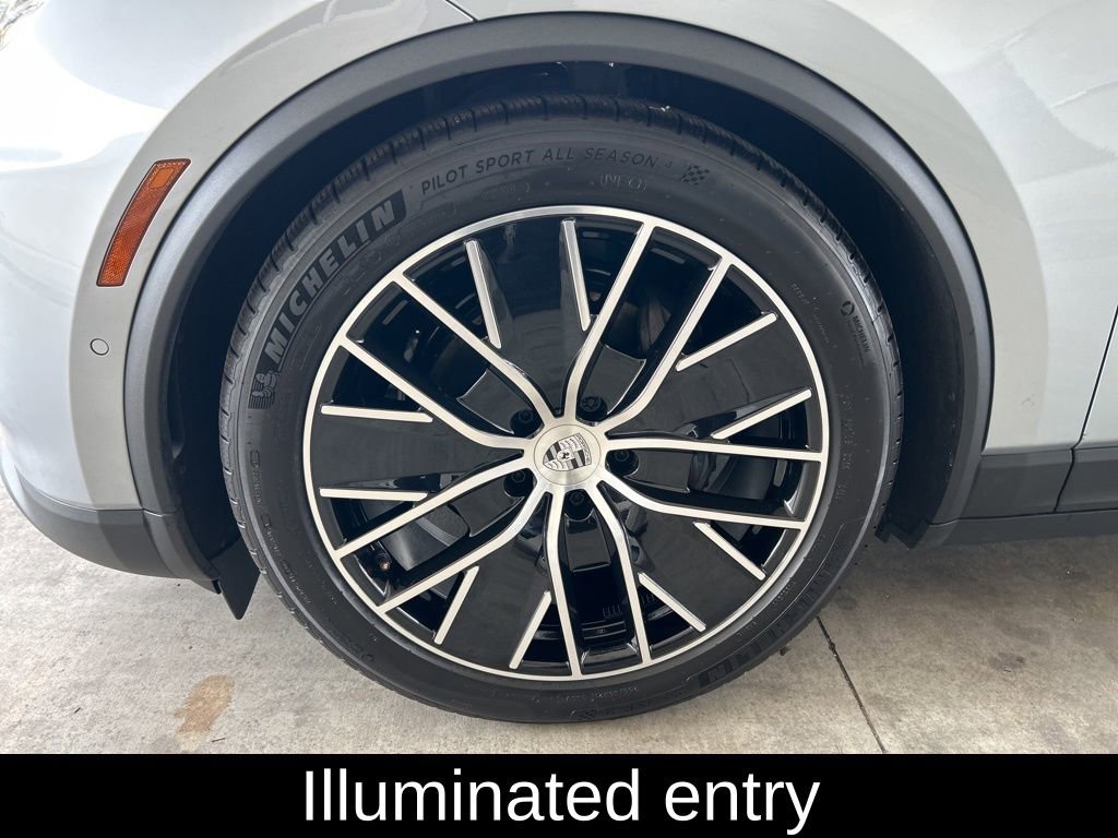 Used 2025 Porsche Macan Electric image 14