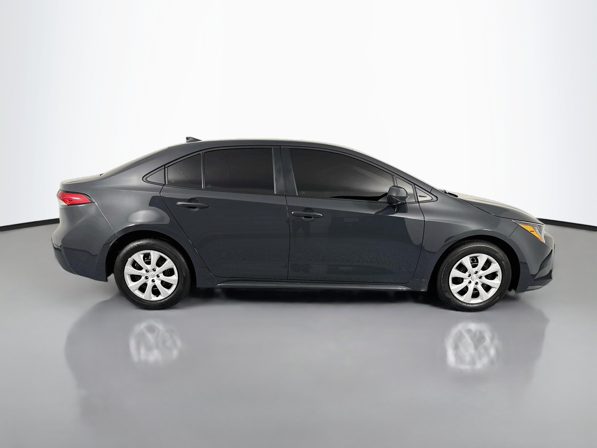 Used 2026 Toyota Corolla LE w/ LE Premium Package FWD image 4