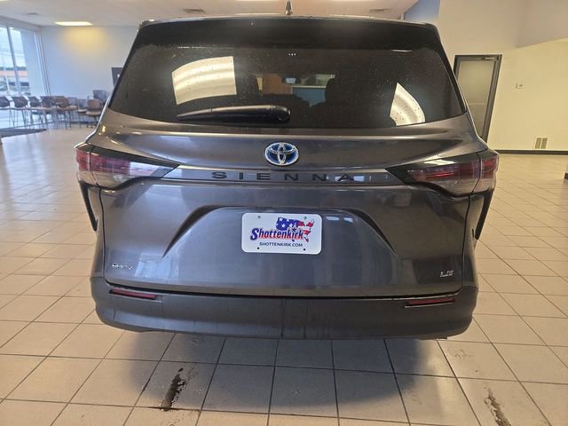 Used 2025 Toyota Sienna LE image 7