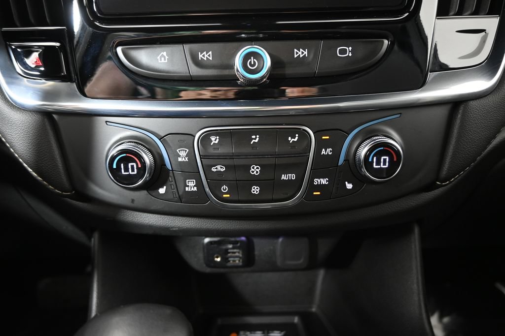 Used 2023 Chevrolet Traverse LT w/ LT Premium Package AWD/4WD image 30