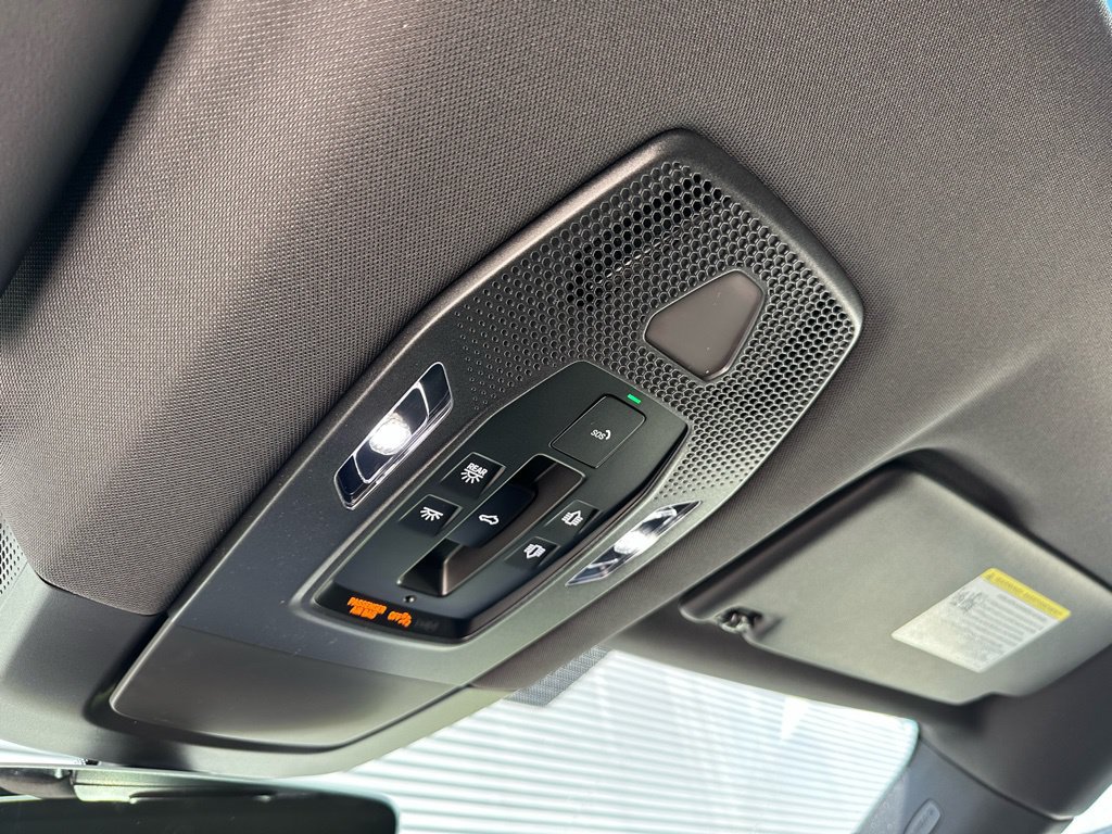 Used 2026 Porsche Macan Electric RWD image 36
