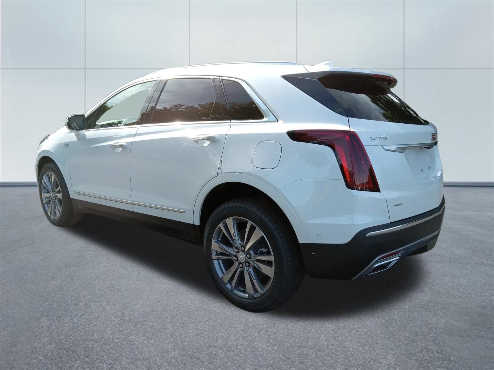 New 2026 Cadillac XT5 Premium Luxury w/ Driver Assist Package AWD/4WD image 3