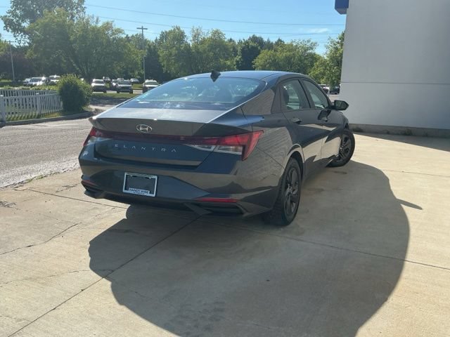 Used 2022 Hyundai Elantra SEL w/ Cargo Package FWD image 6