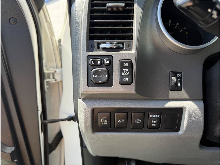 Used 2015 Toyota Sequoia Platinum AWD/4WD image 26