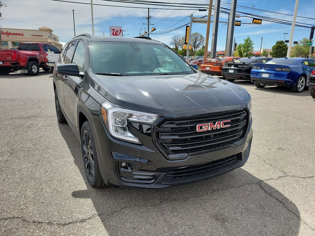 New 2024 GMC Terrain SLT w/ Infotainment Package II AWD/4WD image 2