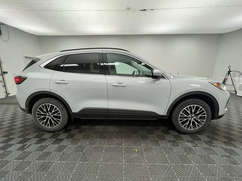 New 2026 Ford Escape SE w/ PHEV Premium Package image 6