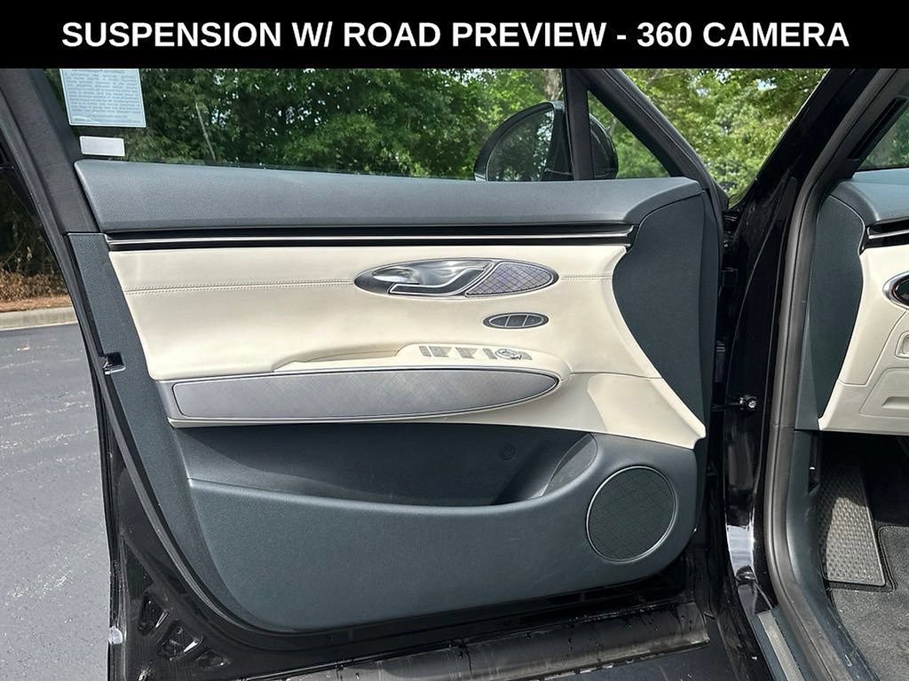 Used 2023 Genesis Electrified GV70 AWD/4WD image 4