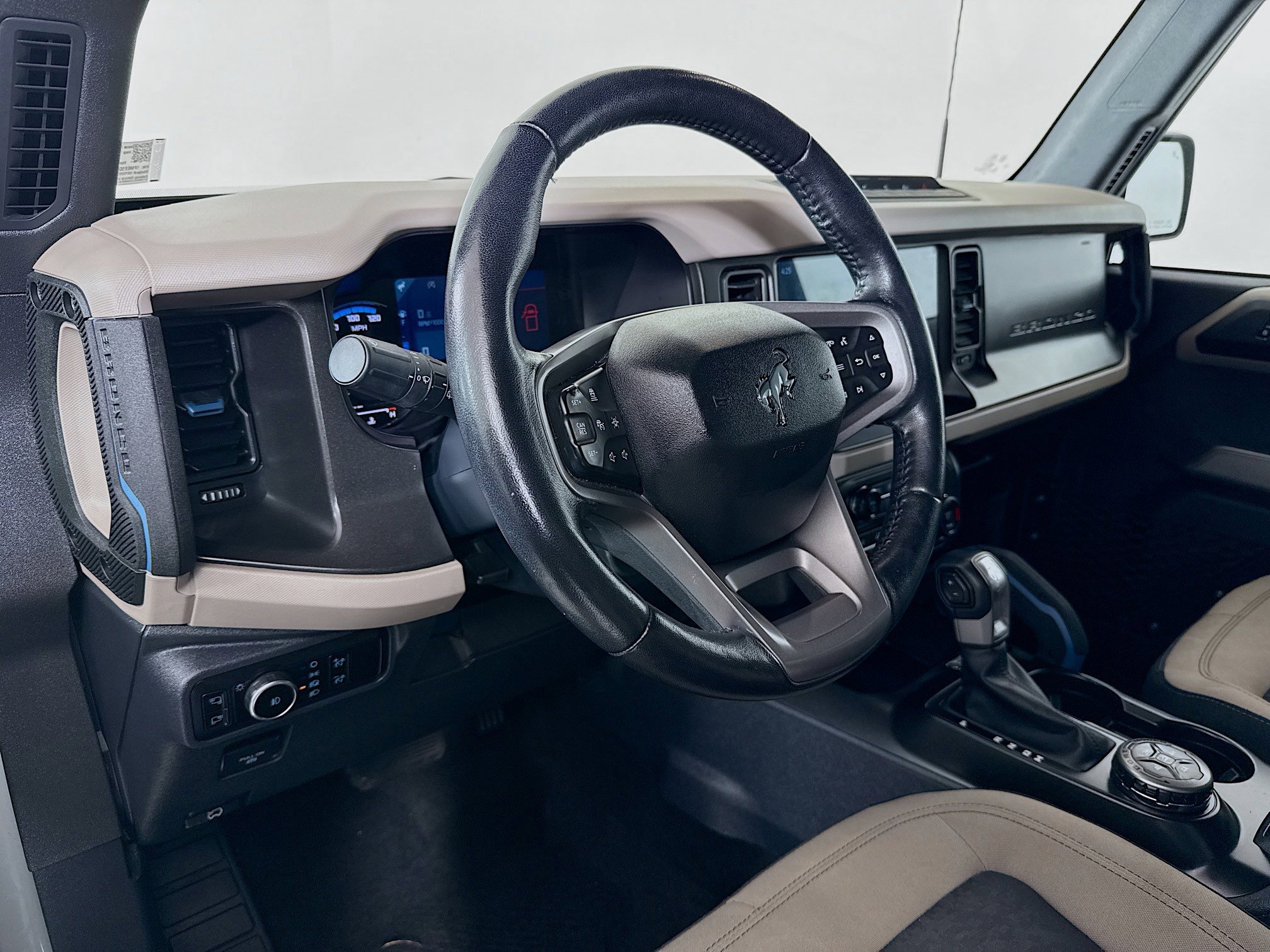 Used 2023 Ford Bronco Wildtrak image 9