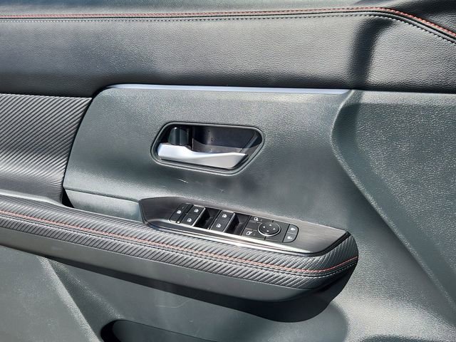 Certified 2025 Nissan Kicks SR AWD/4WD image 6