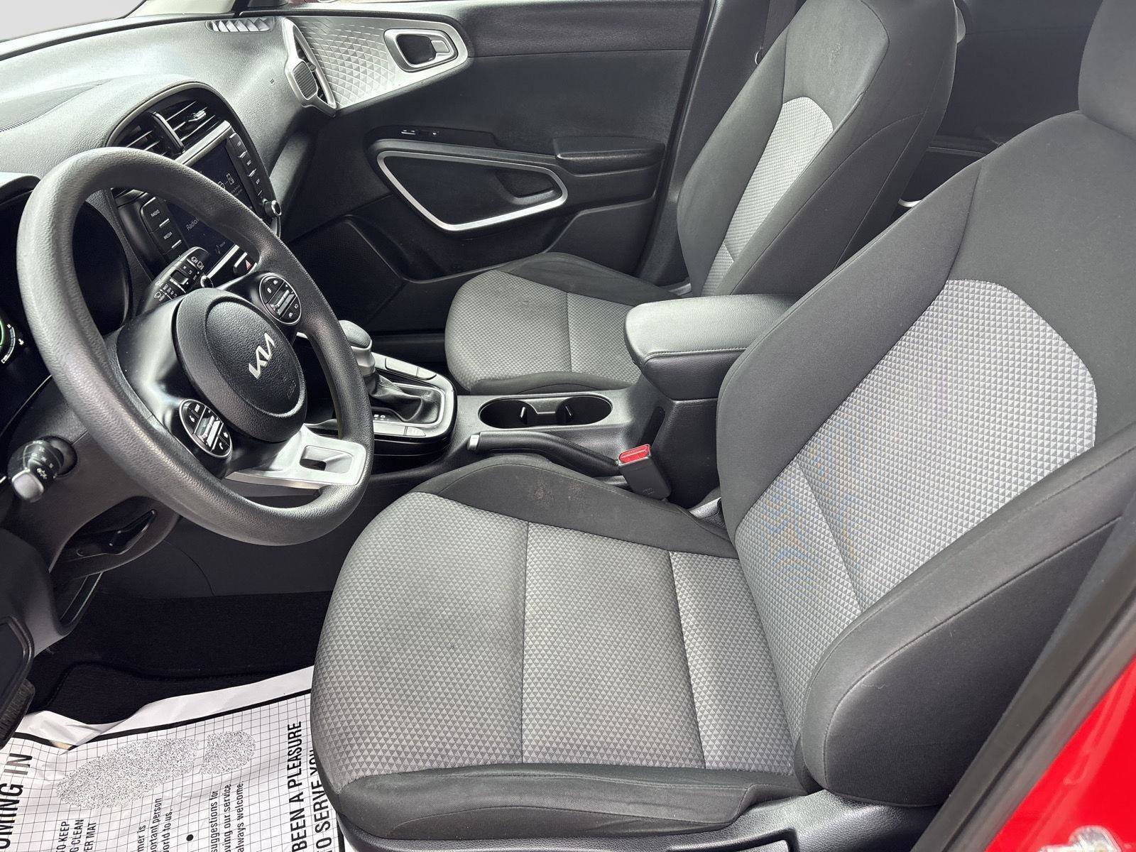 Used 2023 Kia Soul LX w/ LX Technology Package FWD image 13