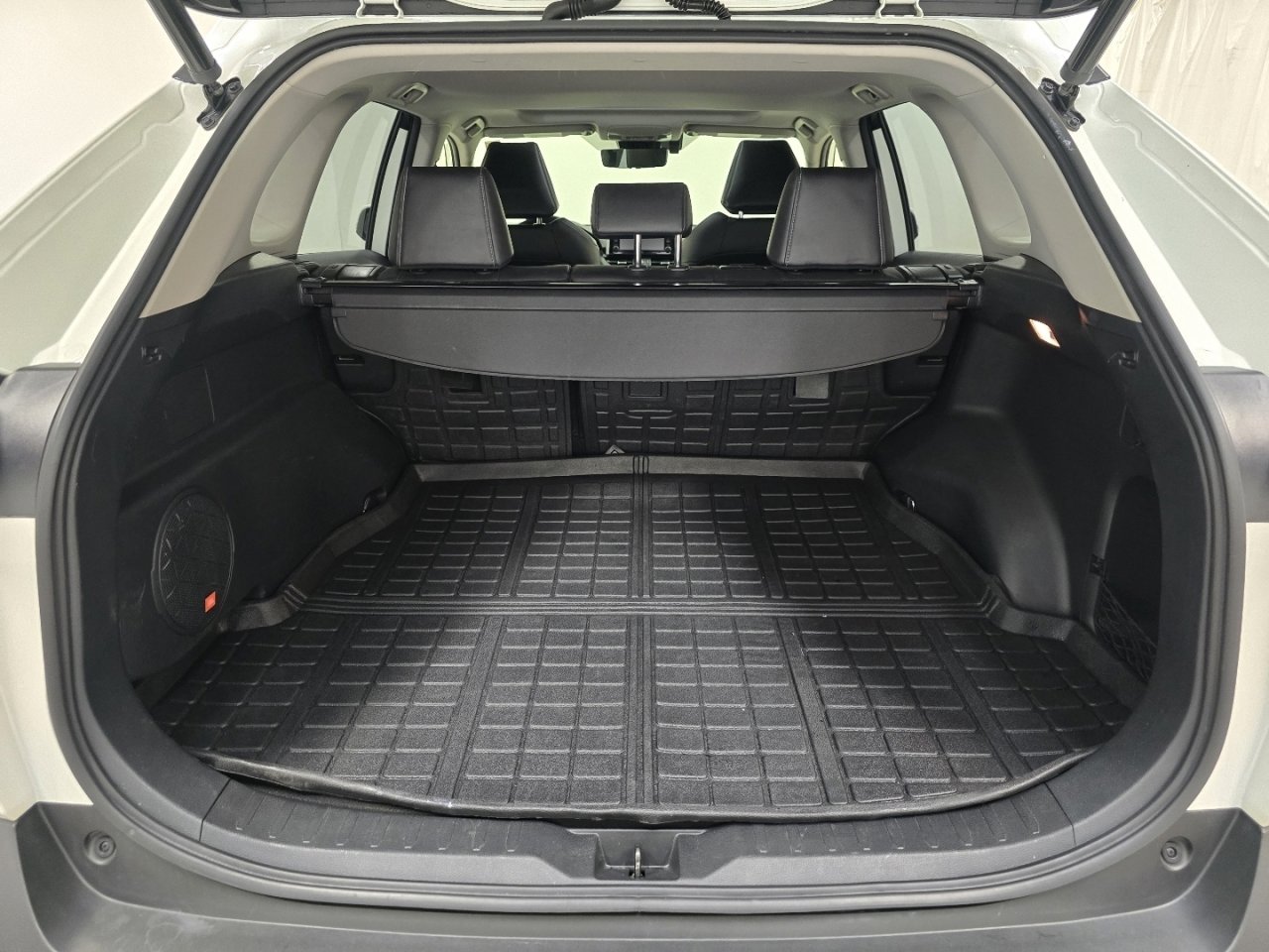 Used 2021 Toyota RAV4 Limited image 23