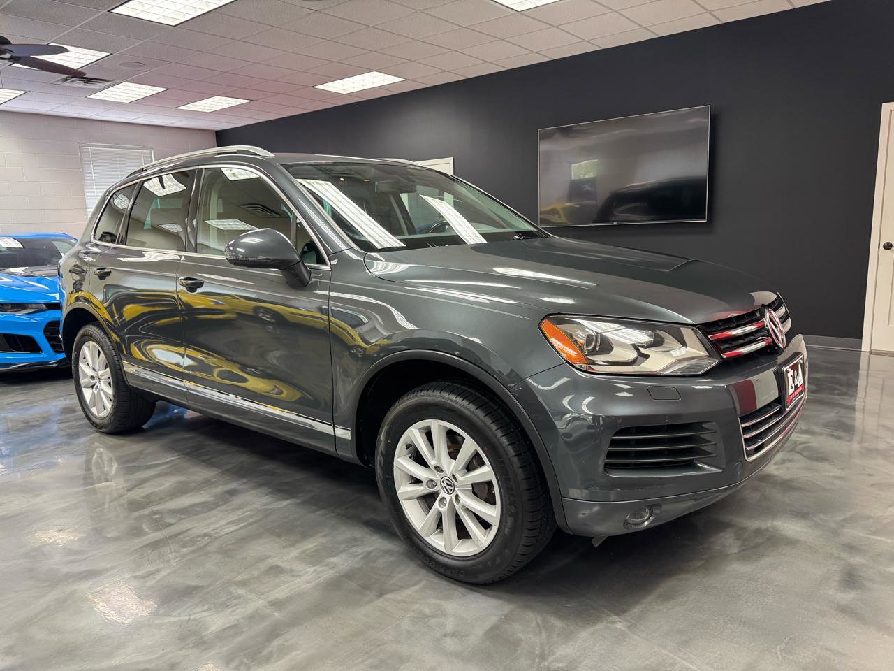 Used 2014 Volkswagen Touareg Sport AWD/4WD image 3