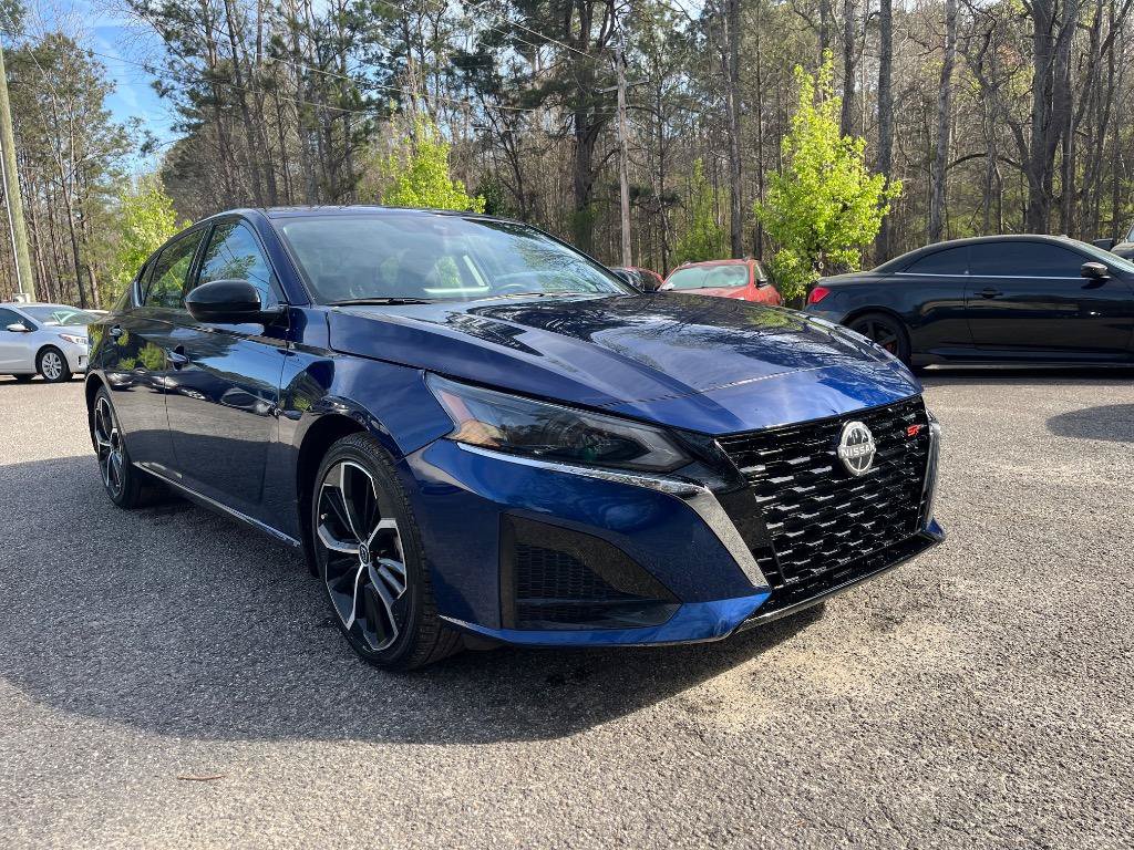 Used 2024 Nissan Altima 2.5 SR w/ SR Premium Package FWD image 2