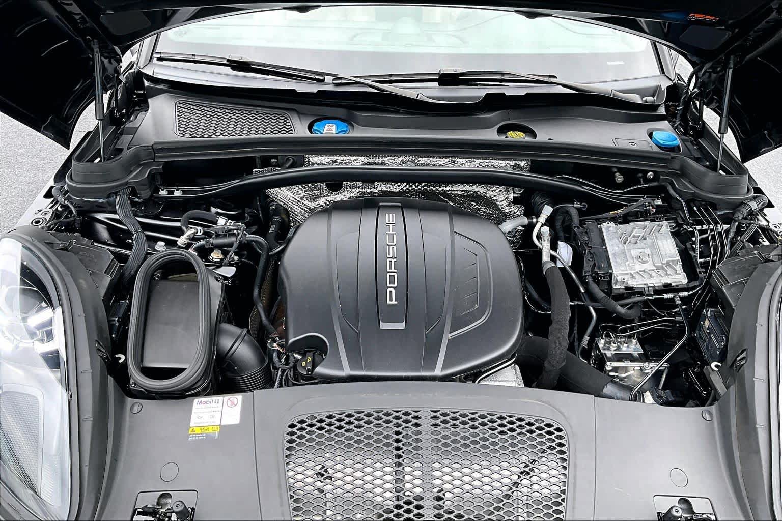 Used 2021 Porsche Macan AWD/4WD image 30