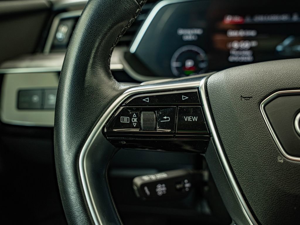 Used 2022 Audi e-tron Premium w/ Convenience Plus Package image 19