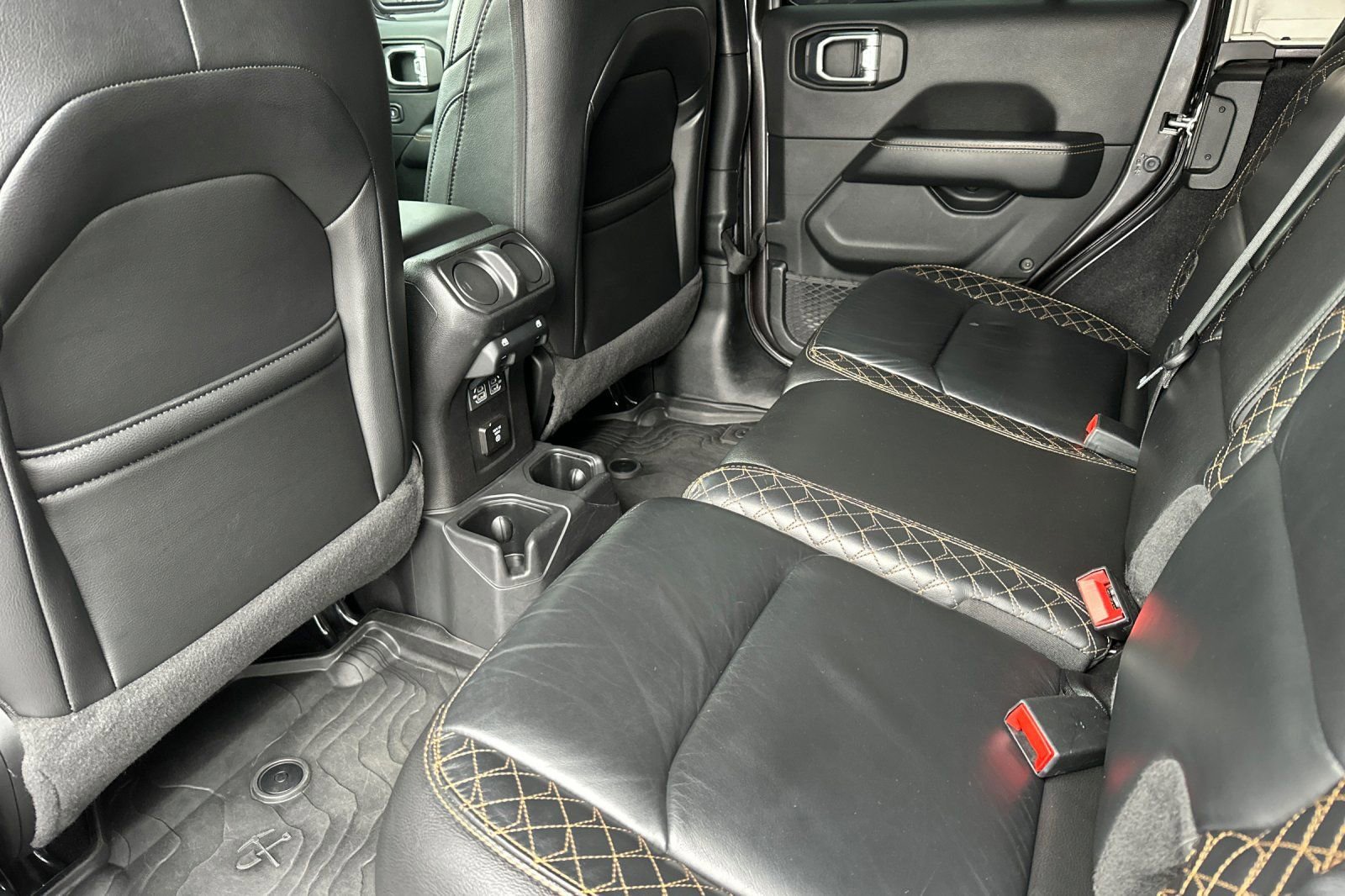 Used 2021 Jeep Wrangler Unlimited Sahara image 14