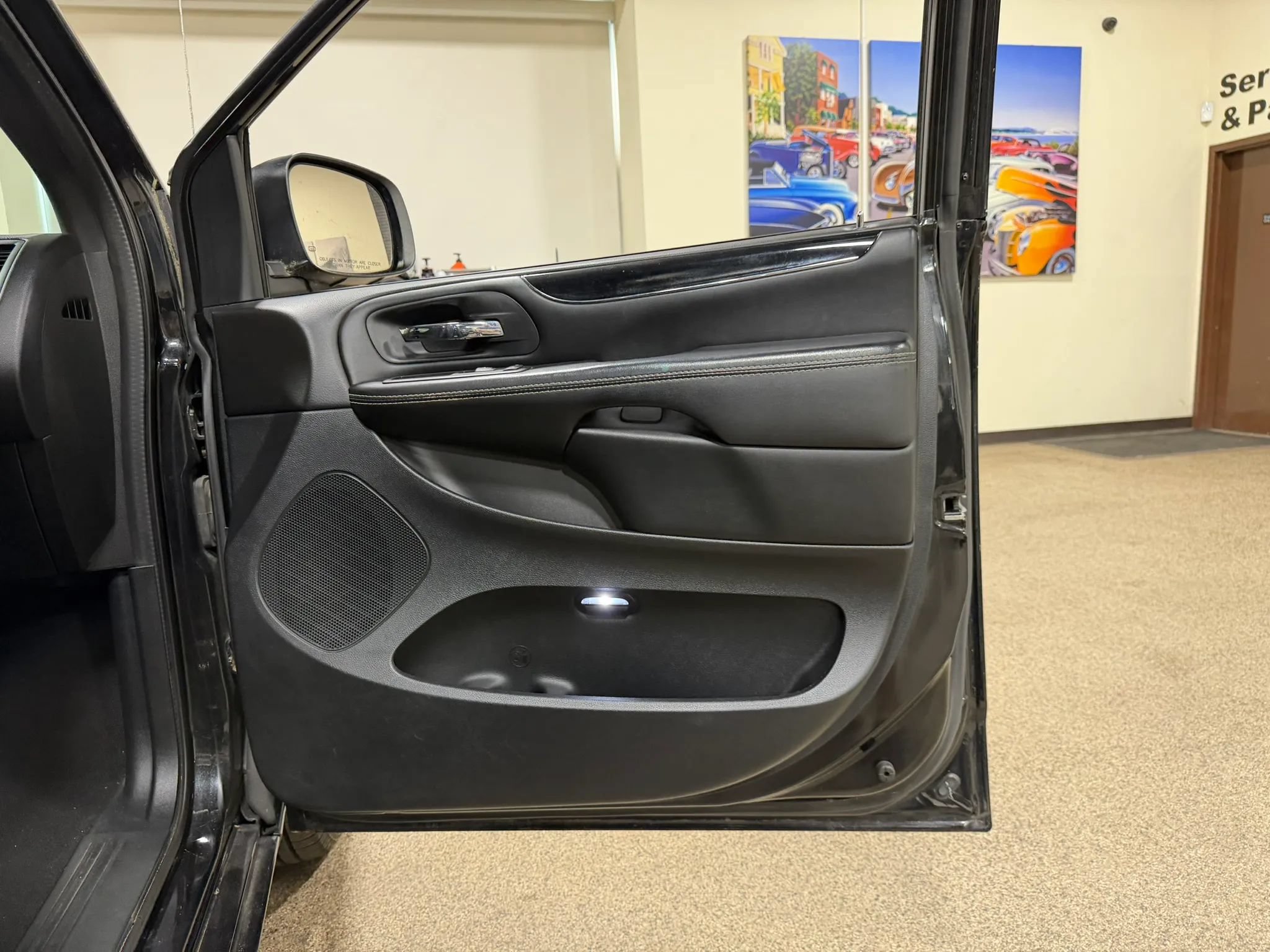 Used 2016 Dodge Grand Caravan SE FWD image 25
