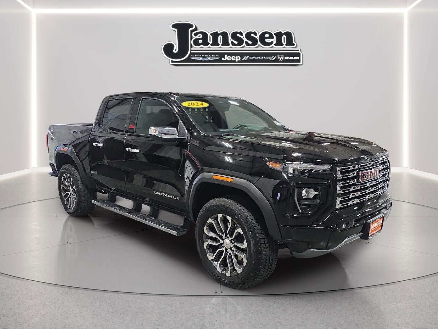 Used 2024 GMC Canyon Denali AWD/4WD image 6