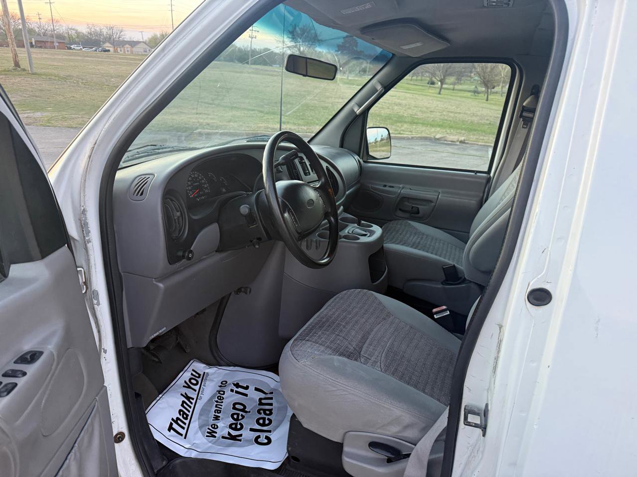 Used 2001 Ford E-350 and Econoline 350 Club Wagon image 9