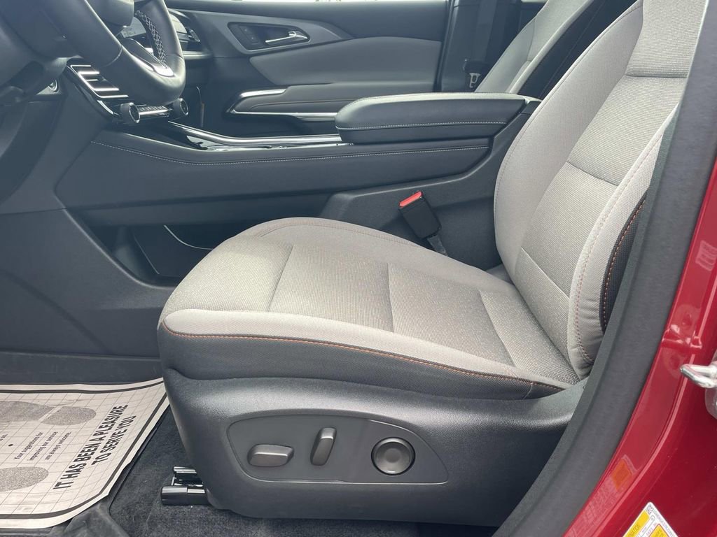 Used 2024 Chevrolet Traverse LT w/ Midnight/Sport Edition image 19