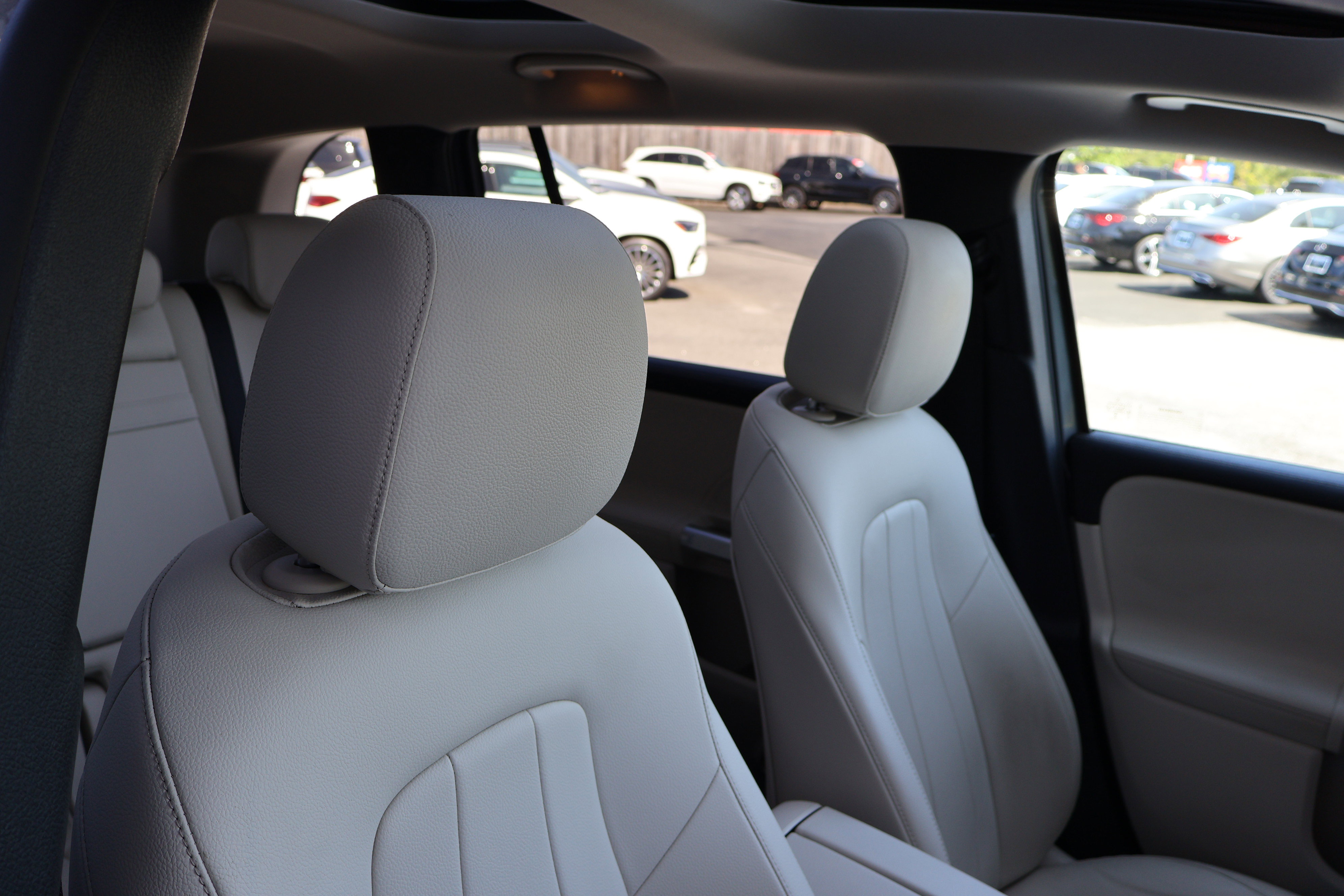 Certified 2022 Mercedes-Benz GLB 250 w/ Premium Package Lite image 31