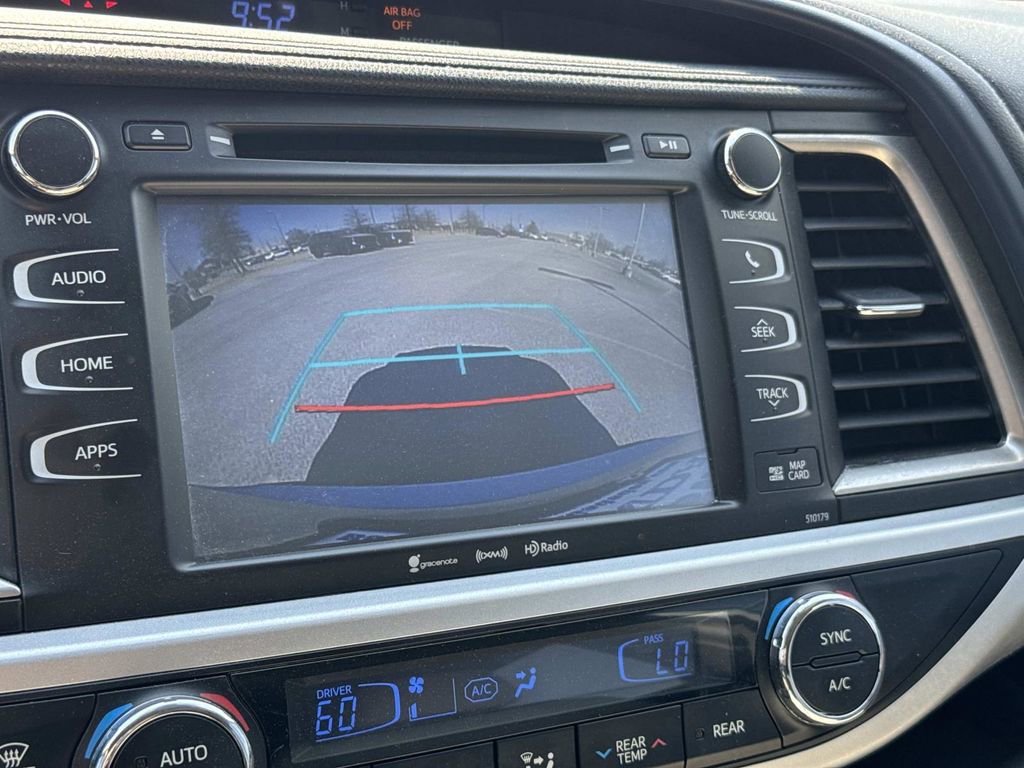 Used 2018 Toyota Highlander XLE image 21