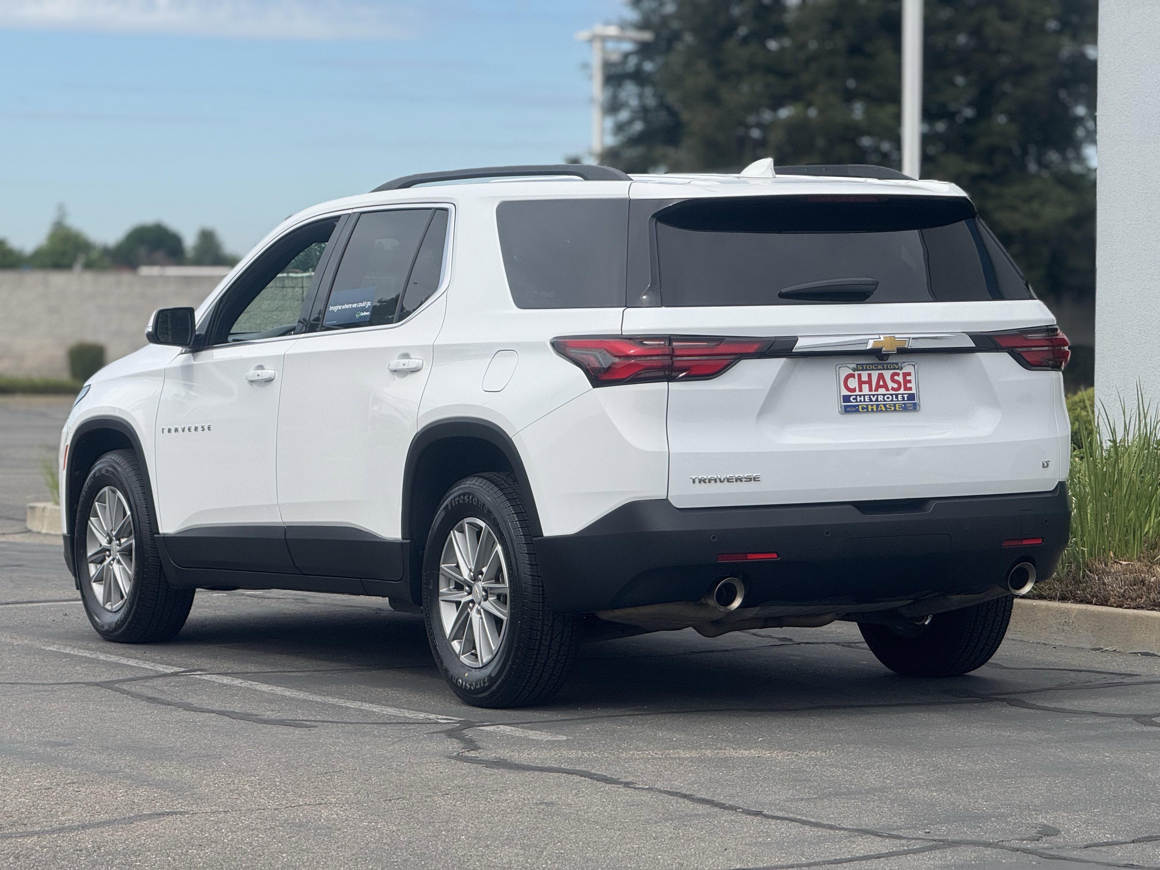 Used 2023 Chevrolet Traverse LT FWD image 5