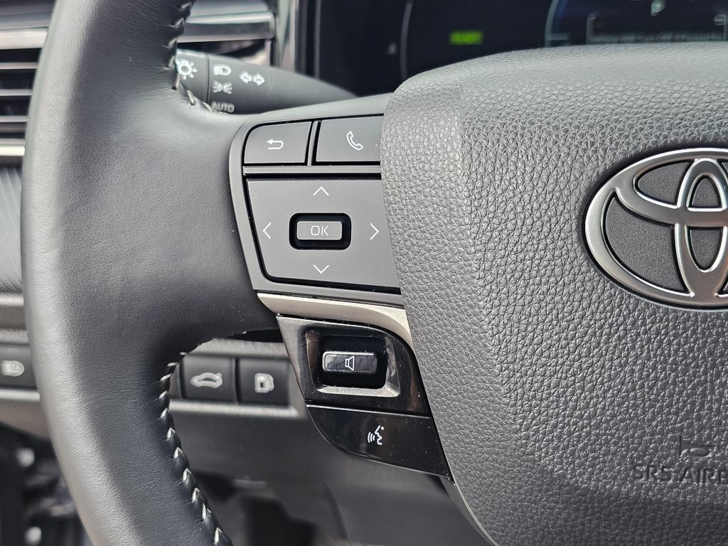 Used 2025 Toyota Camry SE FWD image 29