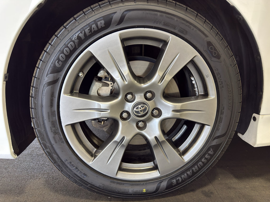 Used 2018 Toyota Sienna SE Premium FWD image 28
