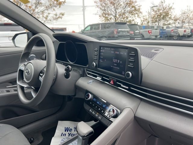 Used 2023 Hyundai Elantra SEL image 30
