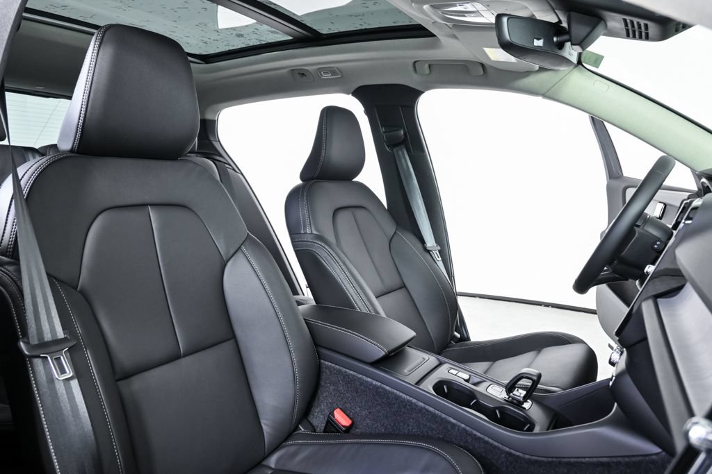 New 2026 Volvo XC40 B5 Core AWD/4WD image 22