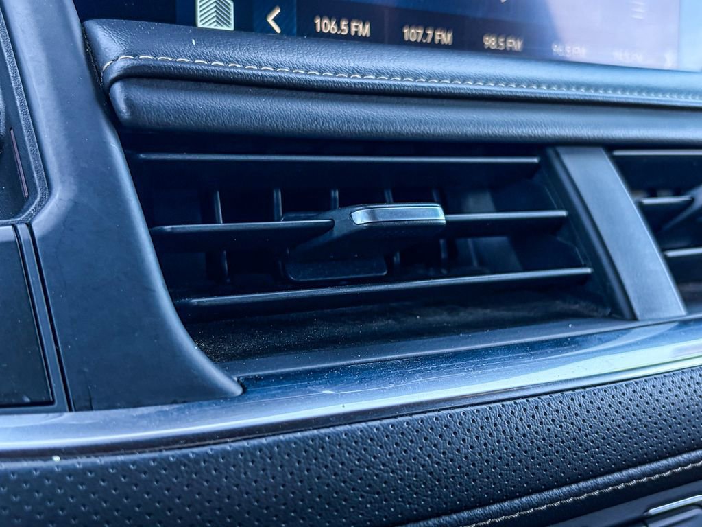 Used 2023 Chevrolet Suburban Premier image 27