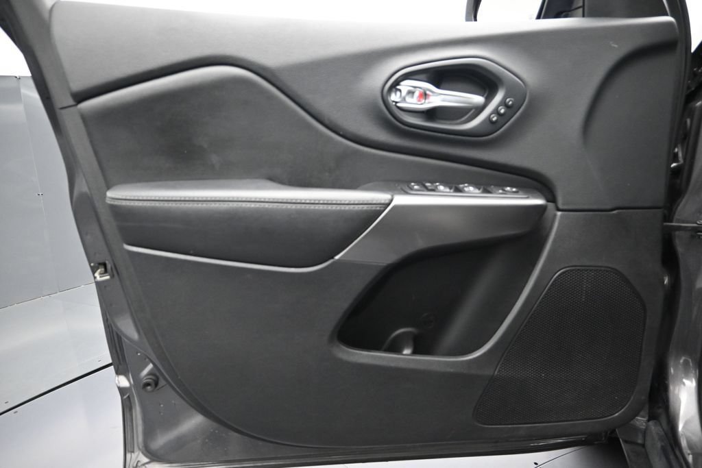 Used 2020 Jeep Cherokee Limited FWD image 12