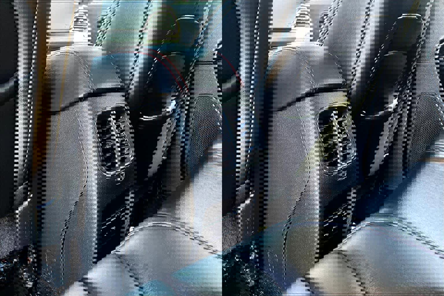 Used 2019 Jeep Cherokee Trailhawk AWD/4WD image 36